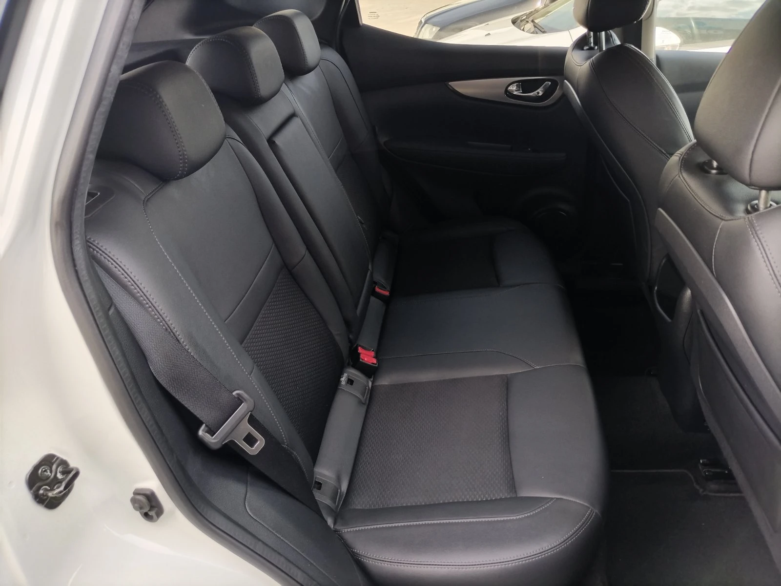 Nissan Qashqai 1.6 dCi/130к.с./CVT/TEKNA, снимка 15 - Автомобили и джипове - 54843446