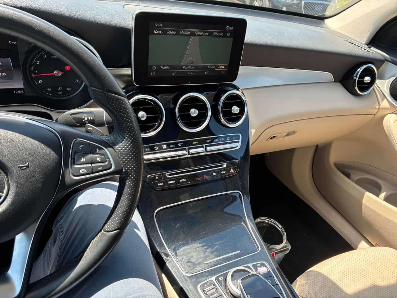 Mercedes-Benz GLC * 300 * CARFAX * ЦЕНА ДО БГ, снимка 13 - Автомобили и джипове - 54946535