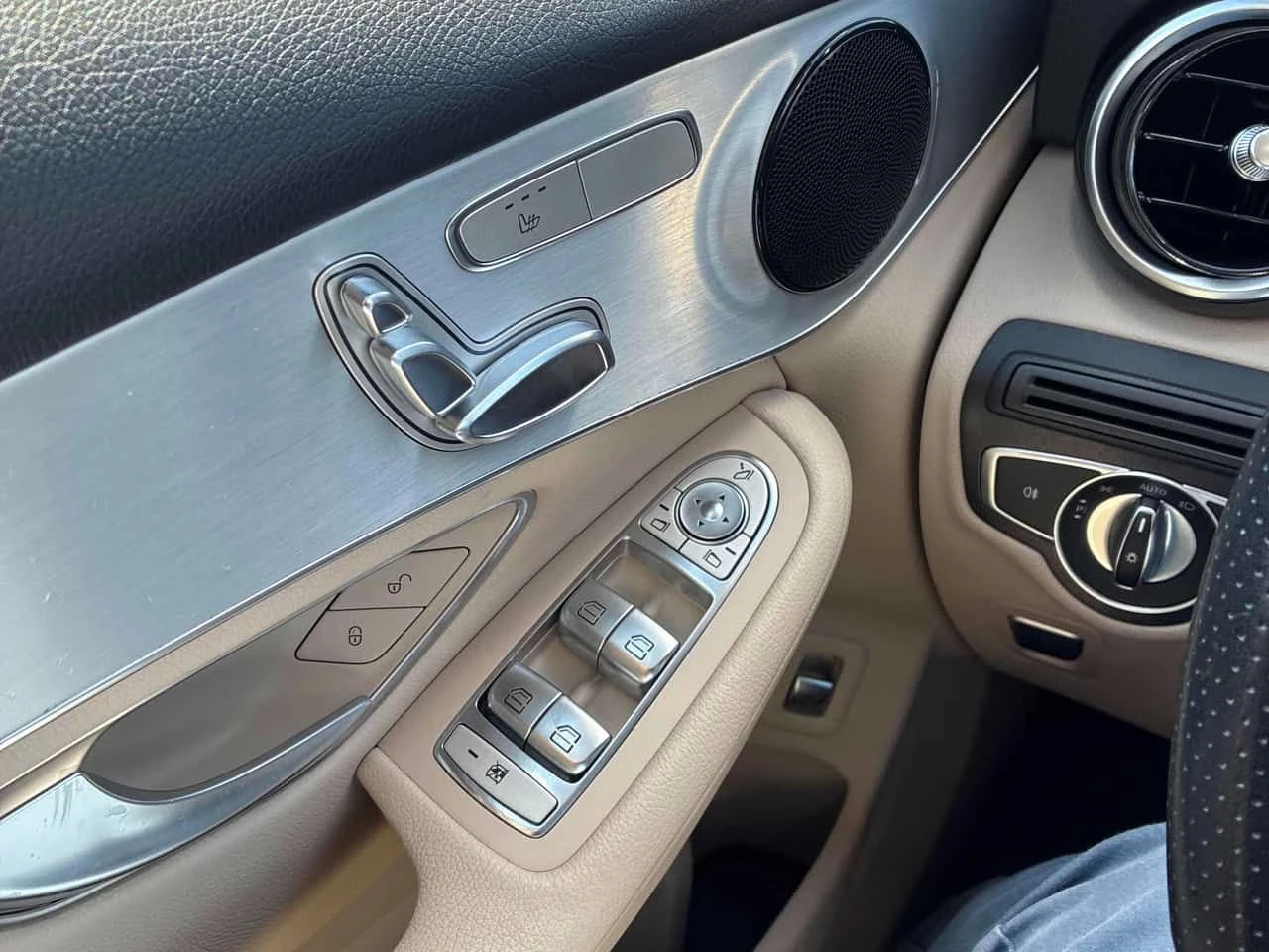 Mercedes-Benz GLC * 300 * CARFAX * ЦЕНА ДО БГ, снимка 10 - Автомобили и джипове - 54946535