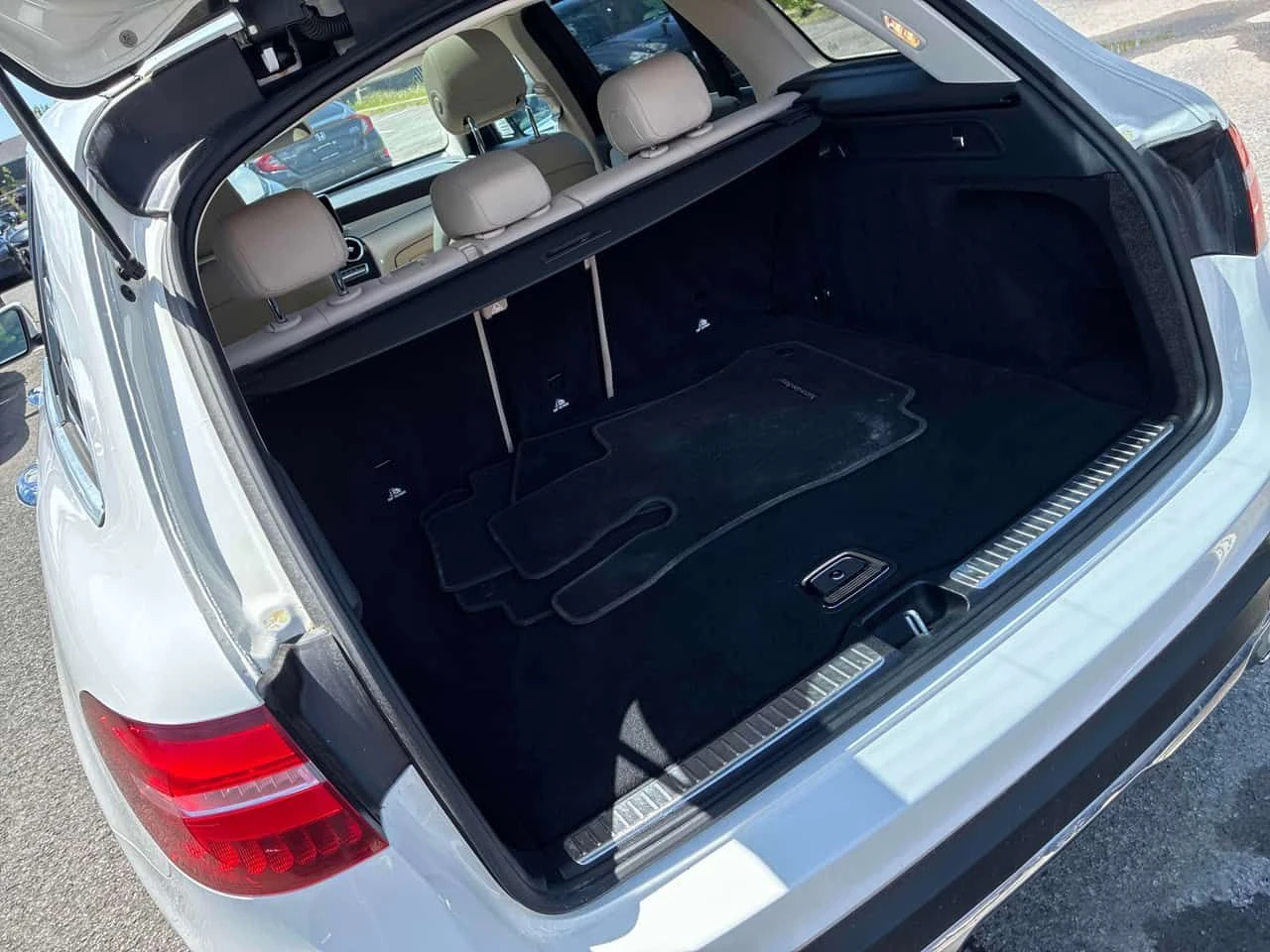 Mercedes-Benz GLC * 300 * CARFAX * ЦЕНА ДО БГ, снимка 6 - Автомобили и джипове - 54946535