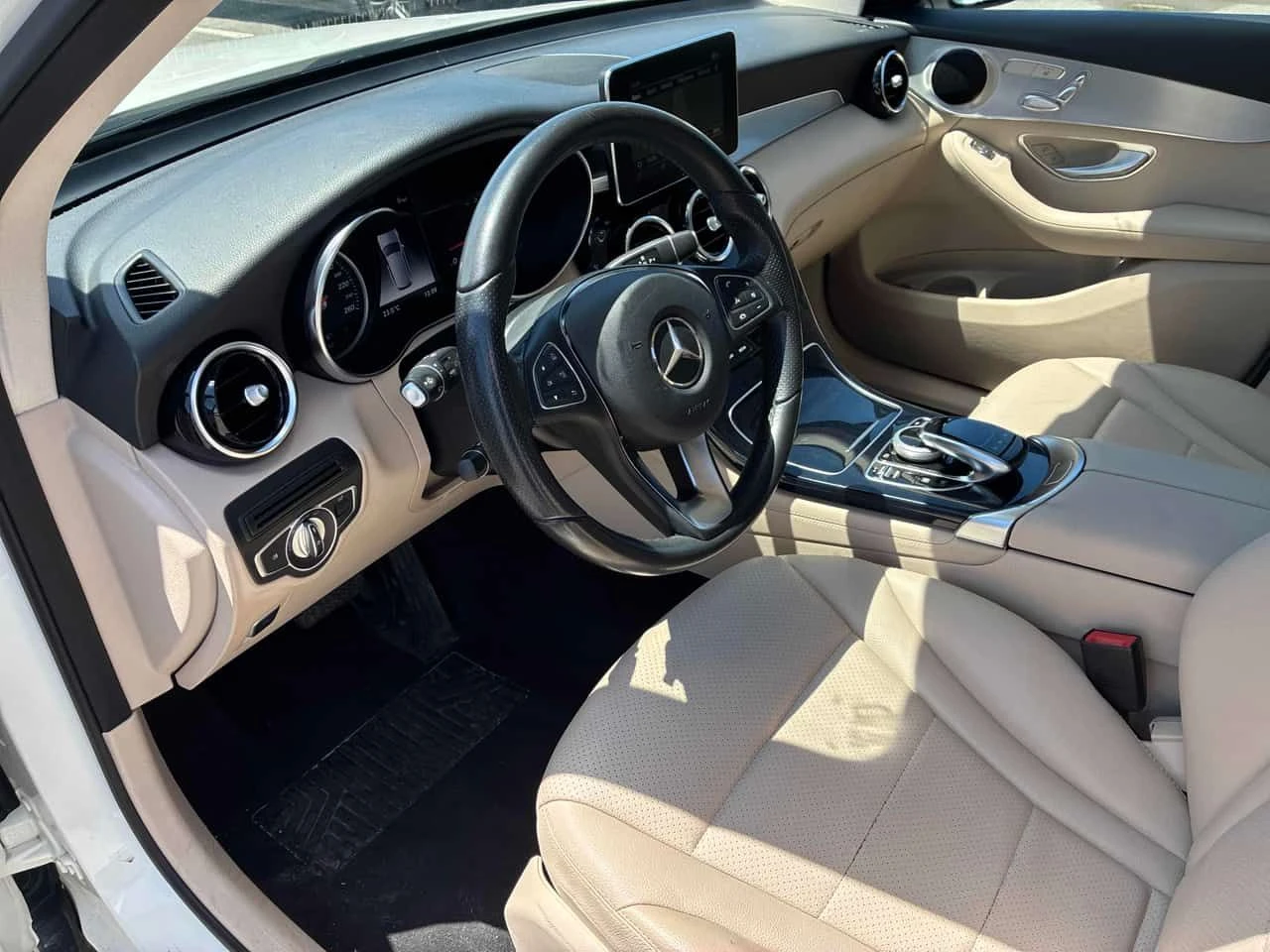 Mercedes-Benz GLC * 300 * CARFAX * ЦЕНА ДО БГ, снимка 11 - Автомобили и джипове - 54946535