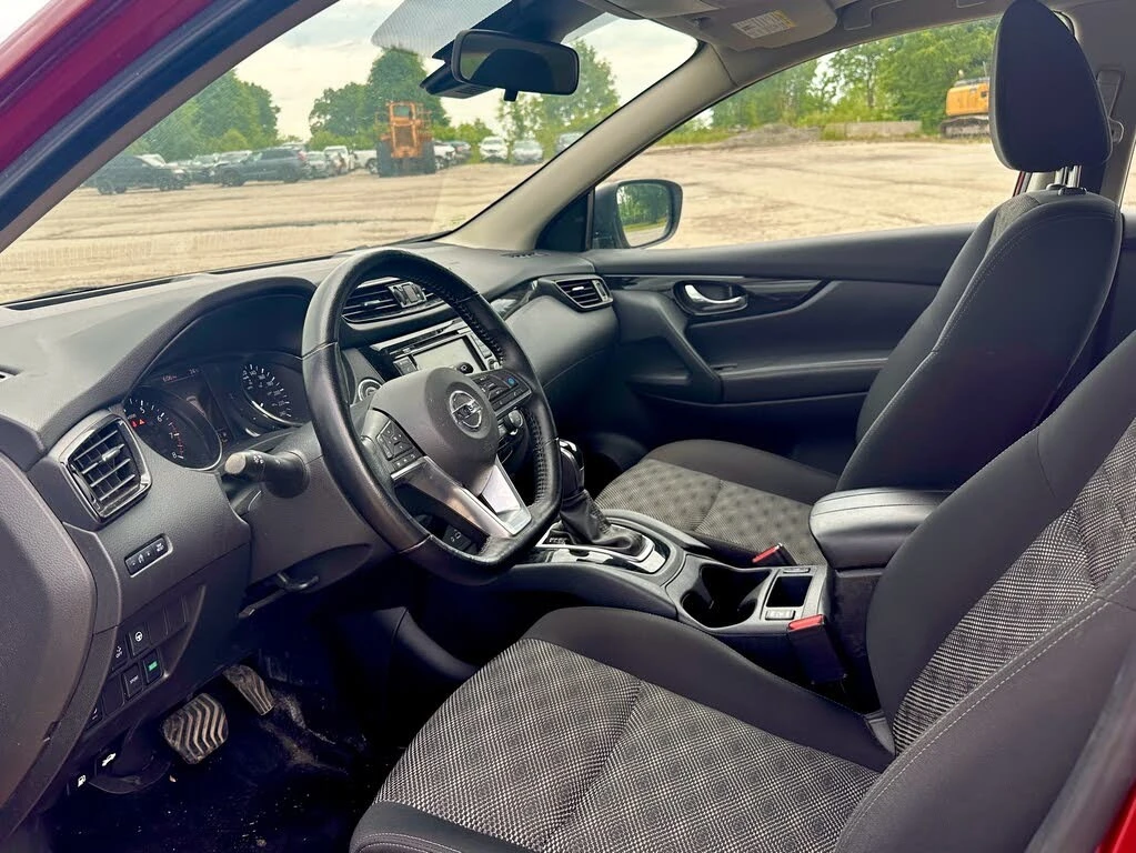 Nissan Qashqai SV* ПОДГРЕВ* КАМЕРА* М.ТОЧКА* KEYLESS* , снимка 10 - Автомобили и джипове - 55433318