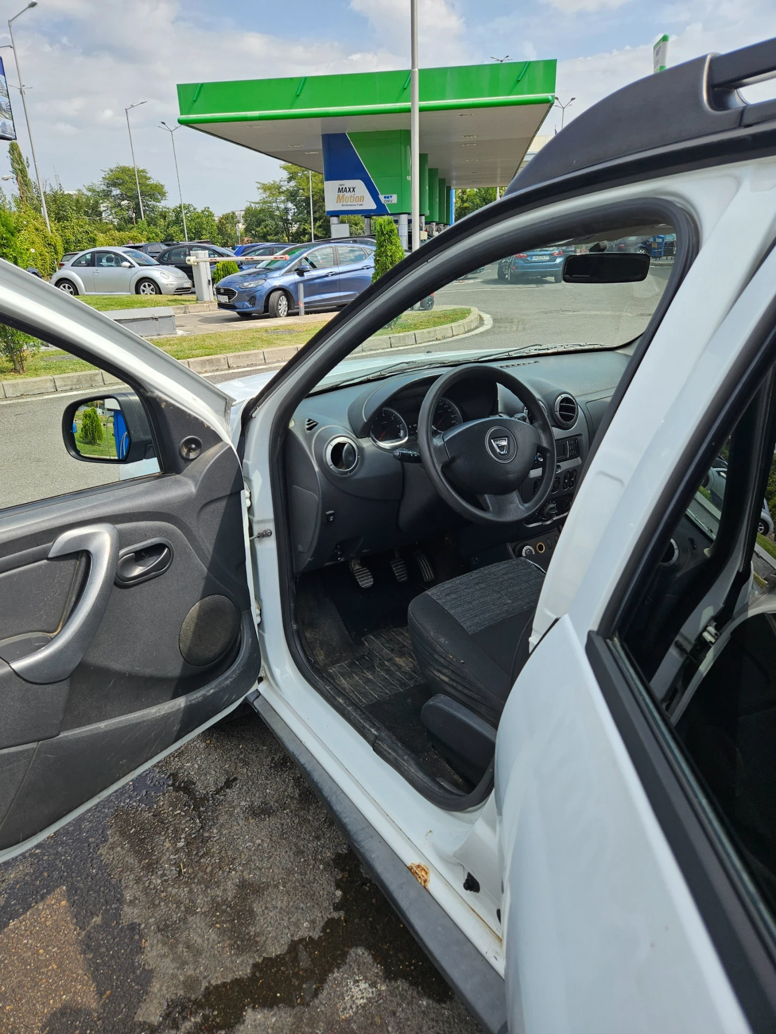 Dacia Duster 1.6i 4x4, снимка 3 - Автомобили и джипове - 55651500
