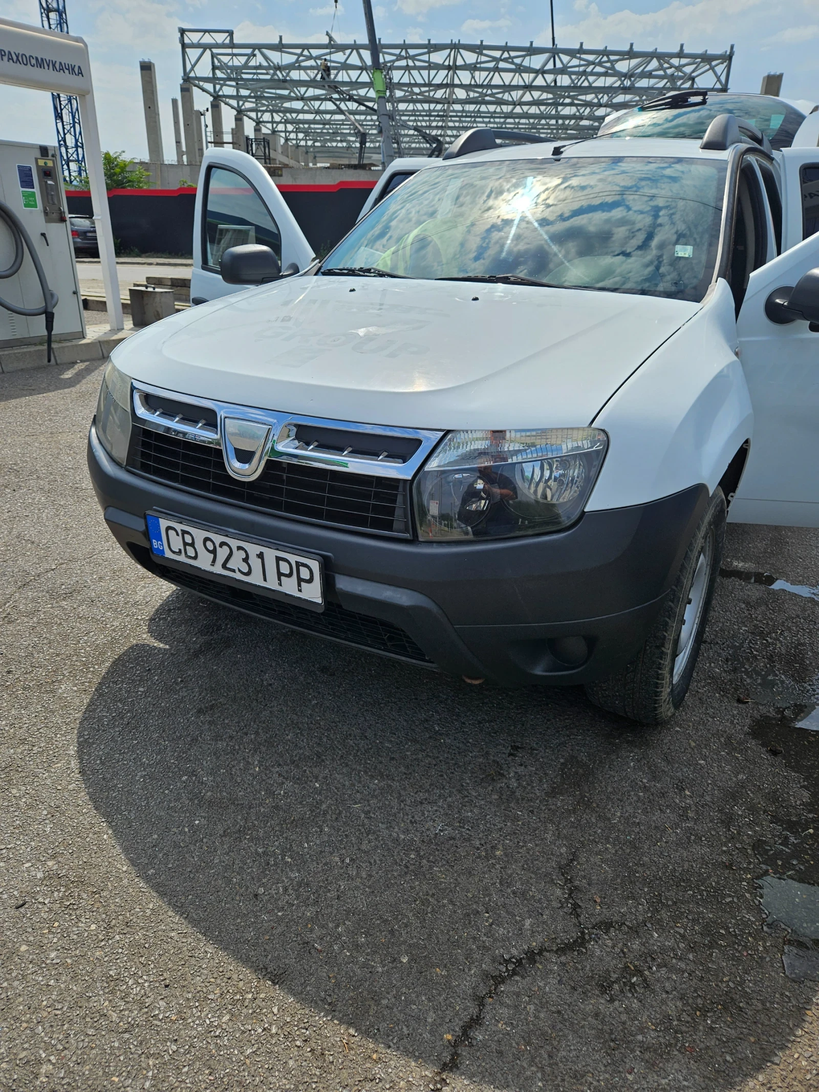 Dacia Duster 1.6i 4x4, снимка 2 - Автомобили и джипове - 55651500