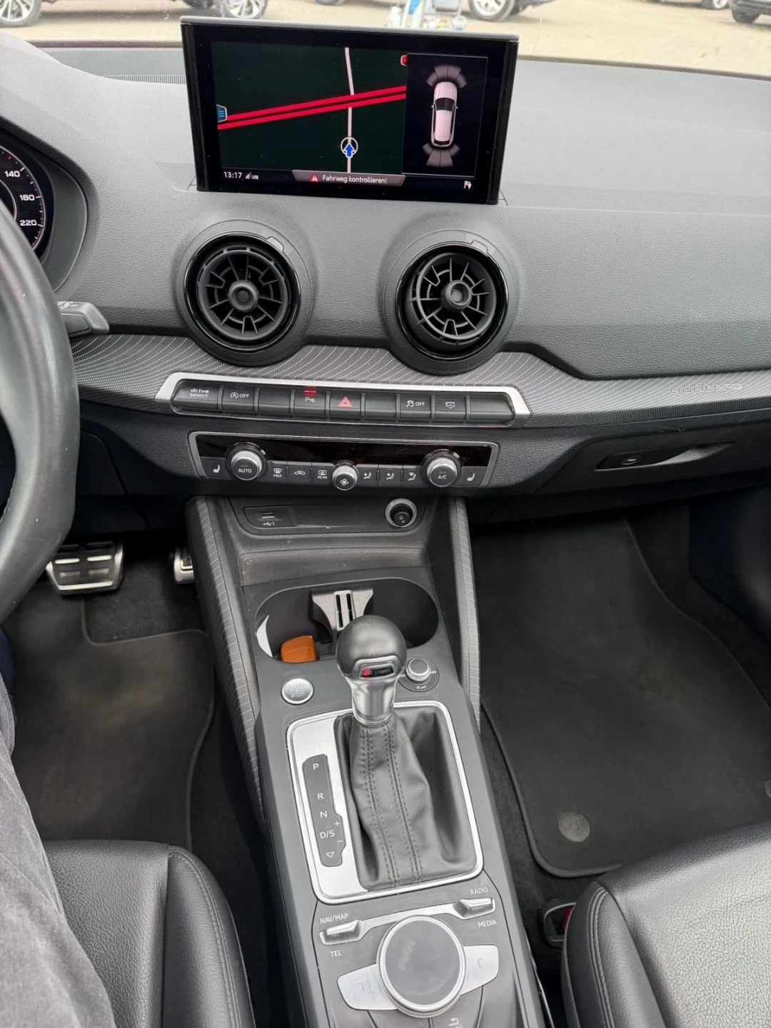 Audi Q2 2.0TDI/190КС/4Х4/FULL/ОЧАКВАН ВНОС, снимка 10 - Автомобили и джипове - 56219709