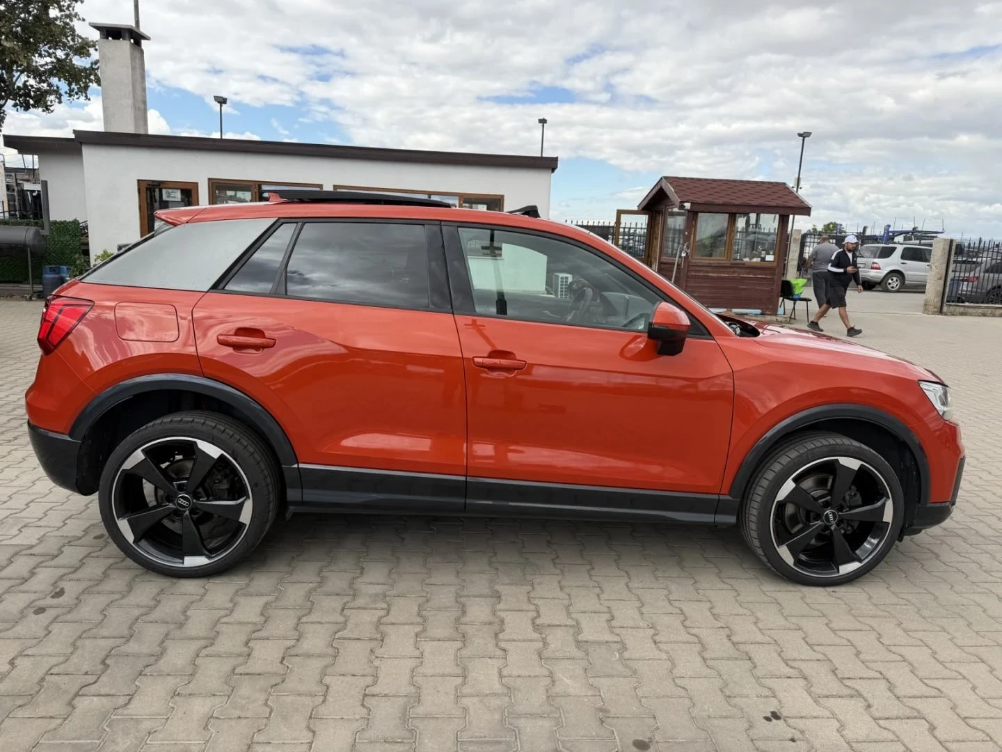 Audi Q2 2.0TDI/190КС/4Х4/FULL/ОЧАКВАН ВНОС, снимка 4 - Автомобили и джипове - 56219709
