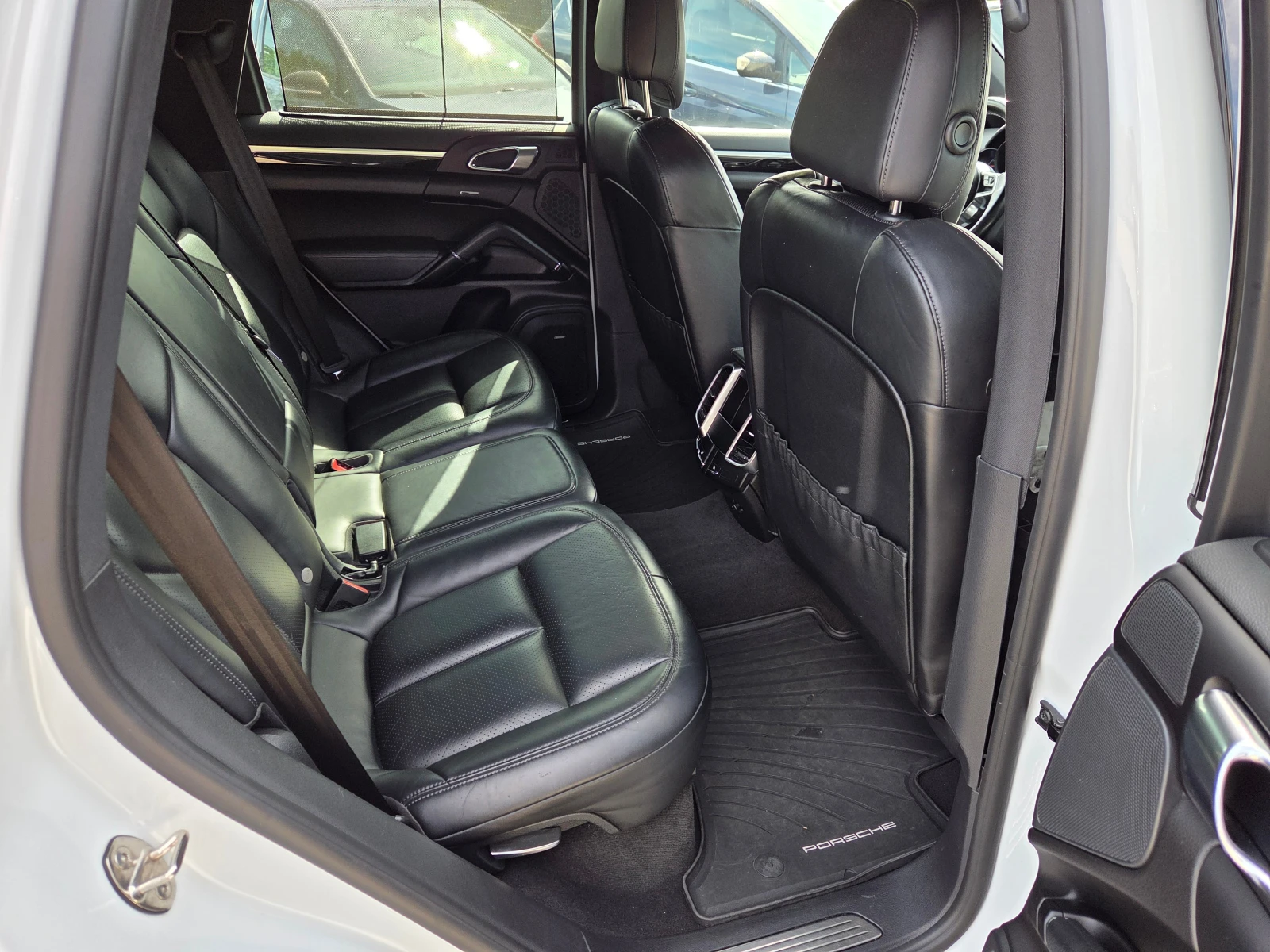 Porsche Cayenne 3.0 D/Facelift/Panorama, снимка 11 - Автомобили и джипове - 56326241