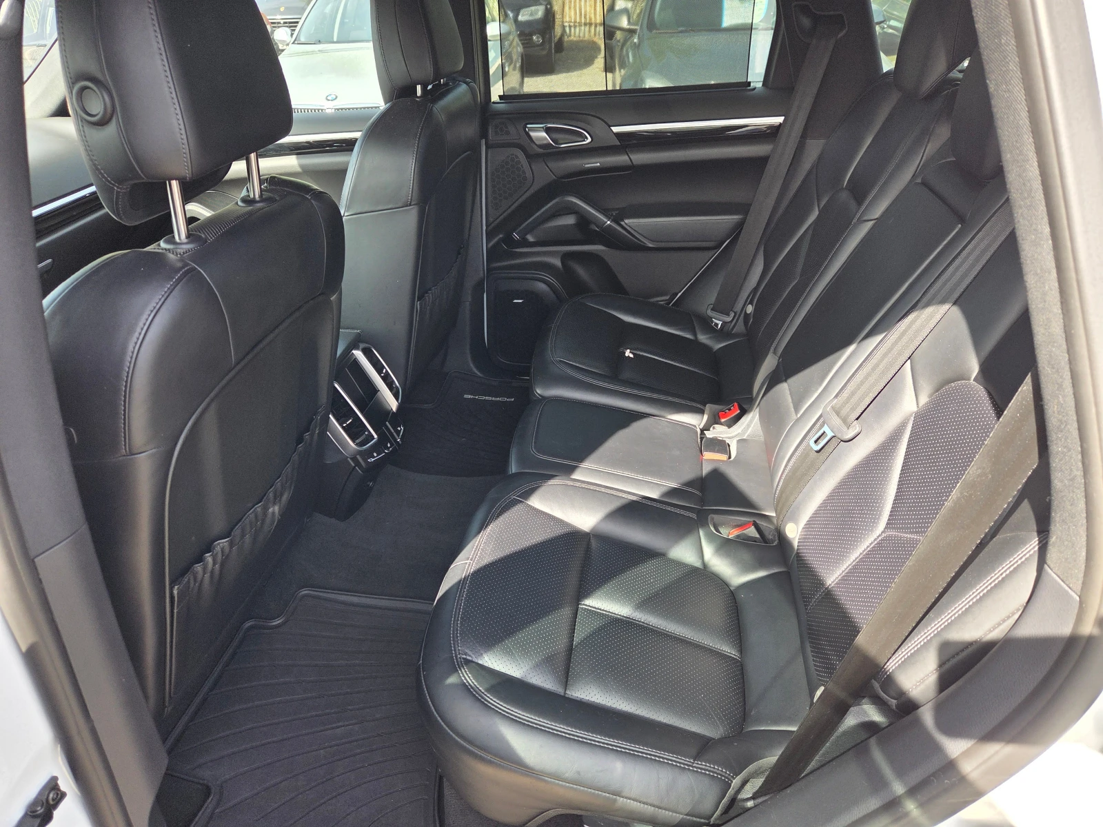 Porsche Cayenne 3.0 D/Facelift/Panorama, снимка 9 - Автомобили и джипове - 56326241