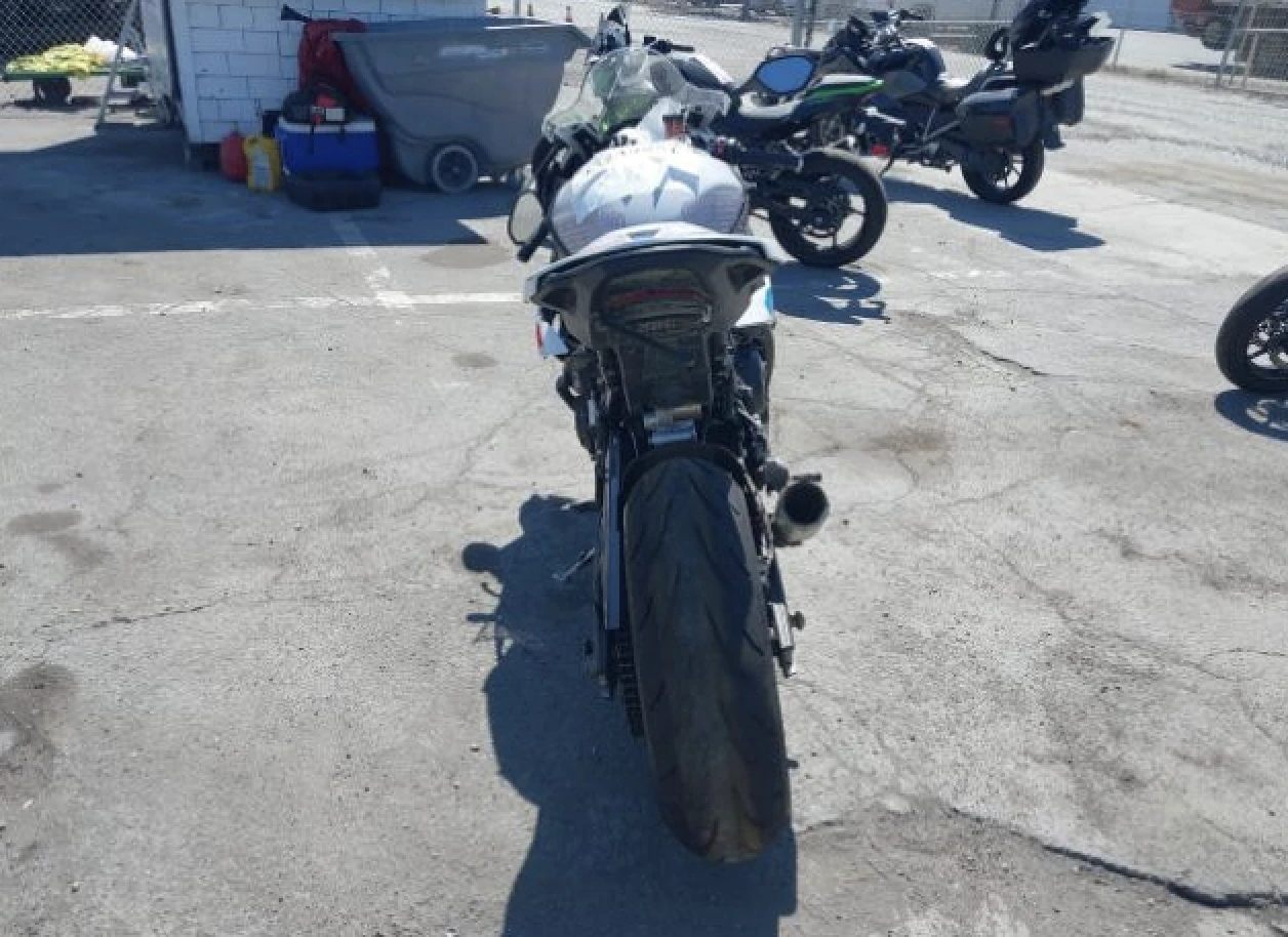 BMW S 1000RR - изображение 7