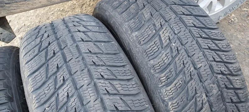 Гуми Зимни 225/55R18, снимка 3 - Гуми и джанти - 31148447