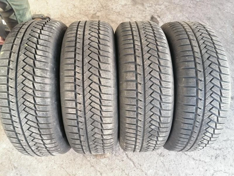 Гуми Зимни 235/65R17, снимка 2 - Гуми и джанти - 32079401