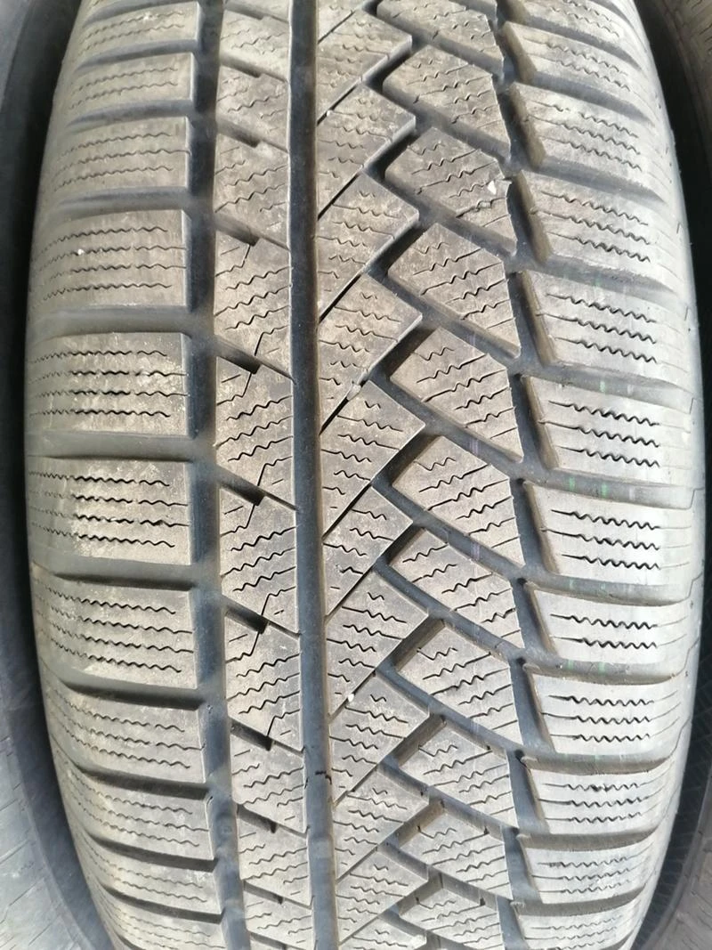 Гуми Зимни 235/65R17, снимка 3 - Гуми и джанти - 32079401