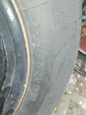 Гуми Зимни 215/65R15, снимка 2 - Гуми и джанти - 47245917