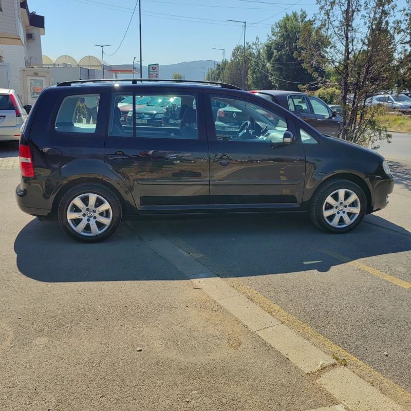 VW Touran 2.0i БЕНЗИН/МЕТАН, снимка 4 - Автомобили и джипове - 46895486