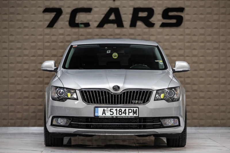 Skoda Superb 320кс* 4х4* СЕРВИЗНА ИСТОРИЯ* , снимка 3 - Автомобили и джипове - 51679064