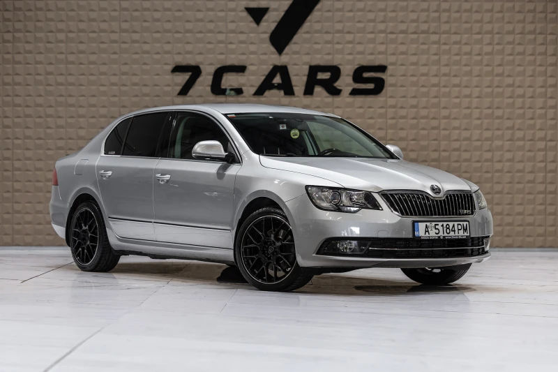 Skoda Superb 320кс* 4х4* СЕРВИЗНА ИСТОРИЯ* , снимка 5 - Автомобили и джипове - 51679064