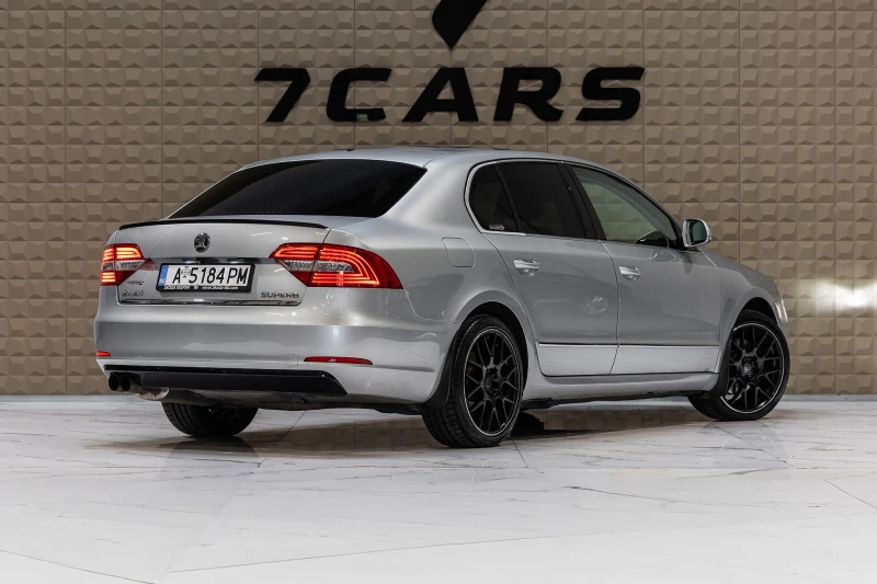 Skoda Superb 320кс* 4х4* СЕРВИЗНА ИСТОРИЯ* , снимка 2 - Автомобили и джипове - 51679064