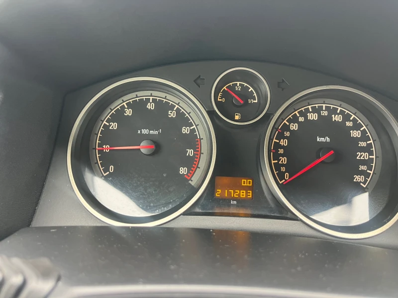 Opel Astra 1.4, снимка 11 - Автомобили и джипове - 51954411