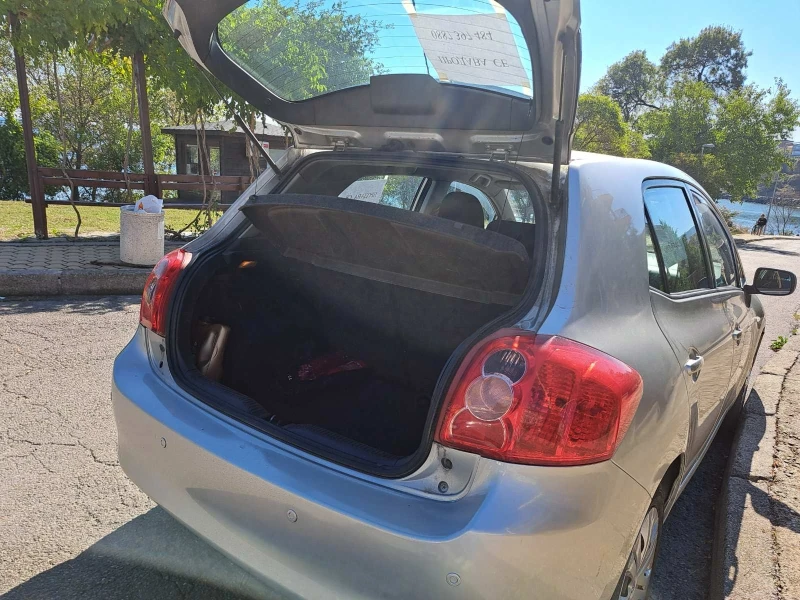 Toyota Auris 1.4 i 16V VVT-i, снимка 8 - Автомобили и джипове - 52012844