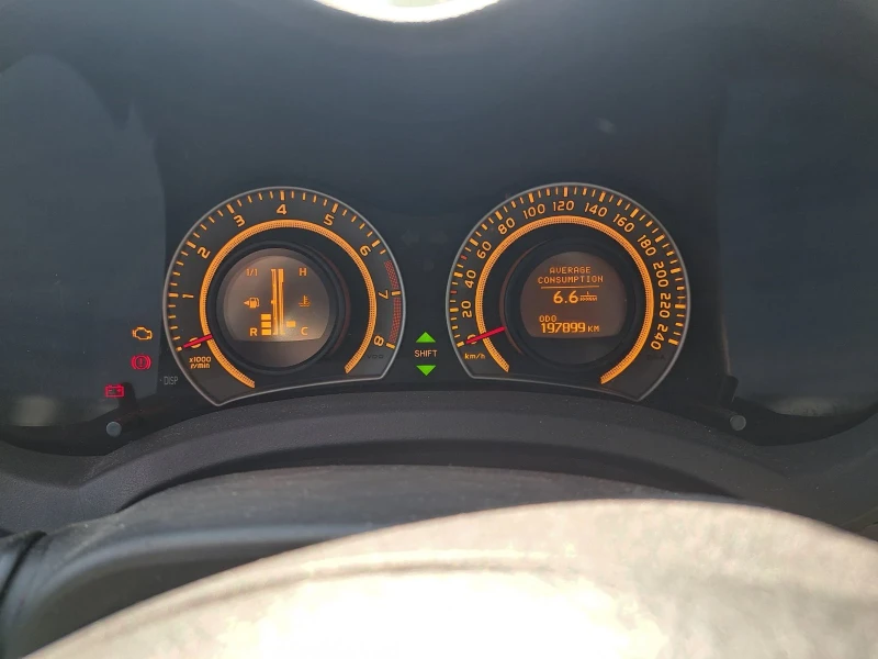 Toyota Auris 1.4 i 16V VVT-i, снимка 11 - Автомобили и джипове - 52012844