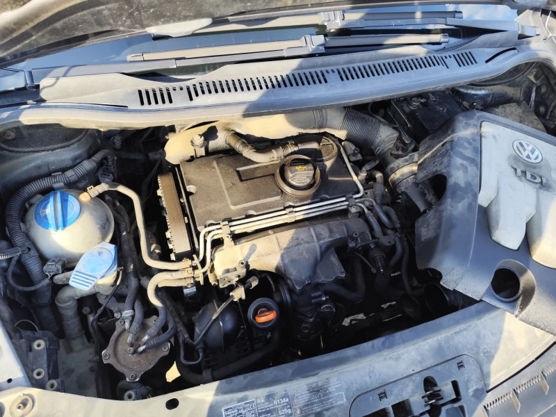 VW Touran 2.0TDI - BKD, снимка 7 - Автомобили и джипове - 52077861