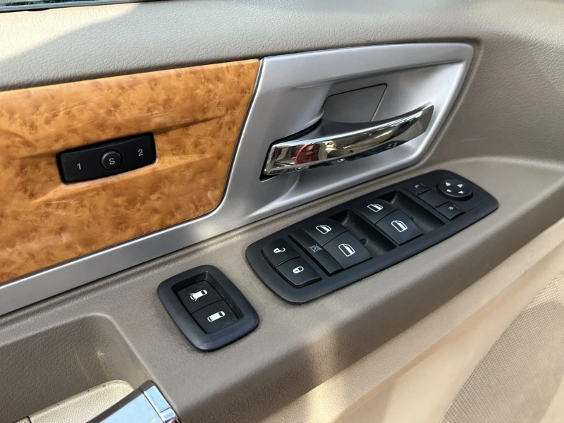 Chrysler Town and Country 3.8i-200ps-7места, снимка 12 - Автомобили и джипове - 52402590