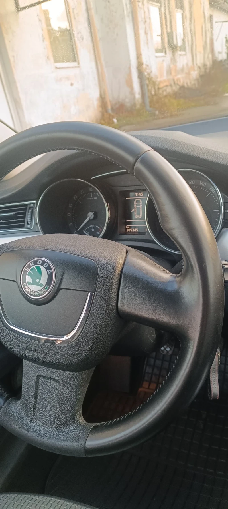 Skoda Superb 1.6 TDI 105k.c , снимка 11 - Автомобили и джипове - 52831901