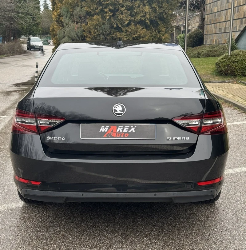 Skoda Superb 2.0TDi * DSG * TOP * Бартер * Лизинг, снимка 4 - Автомобили и джипове - 53528603