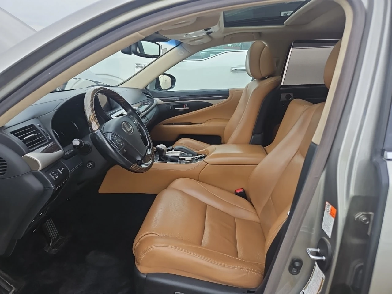 Lexus LS 460 L - изображение 3
