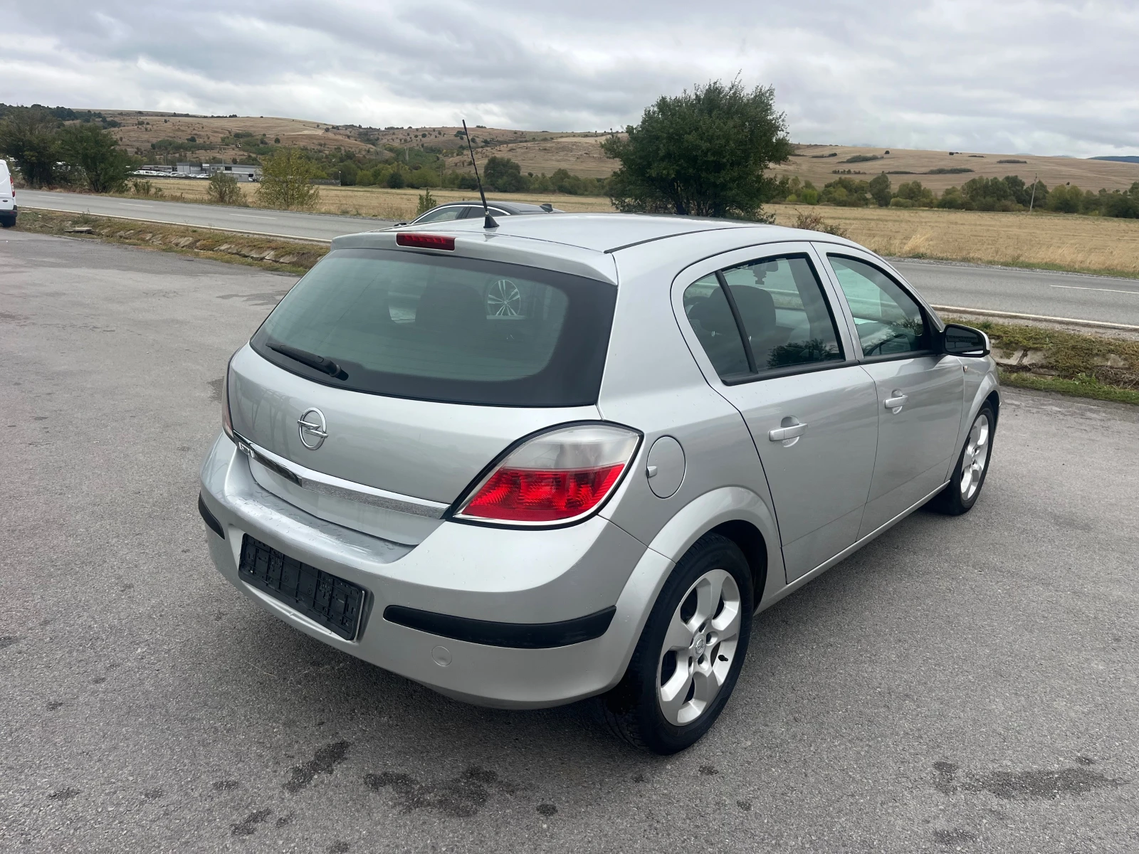Opel Astra 1.4 - изображение 4