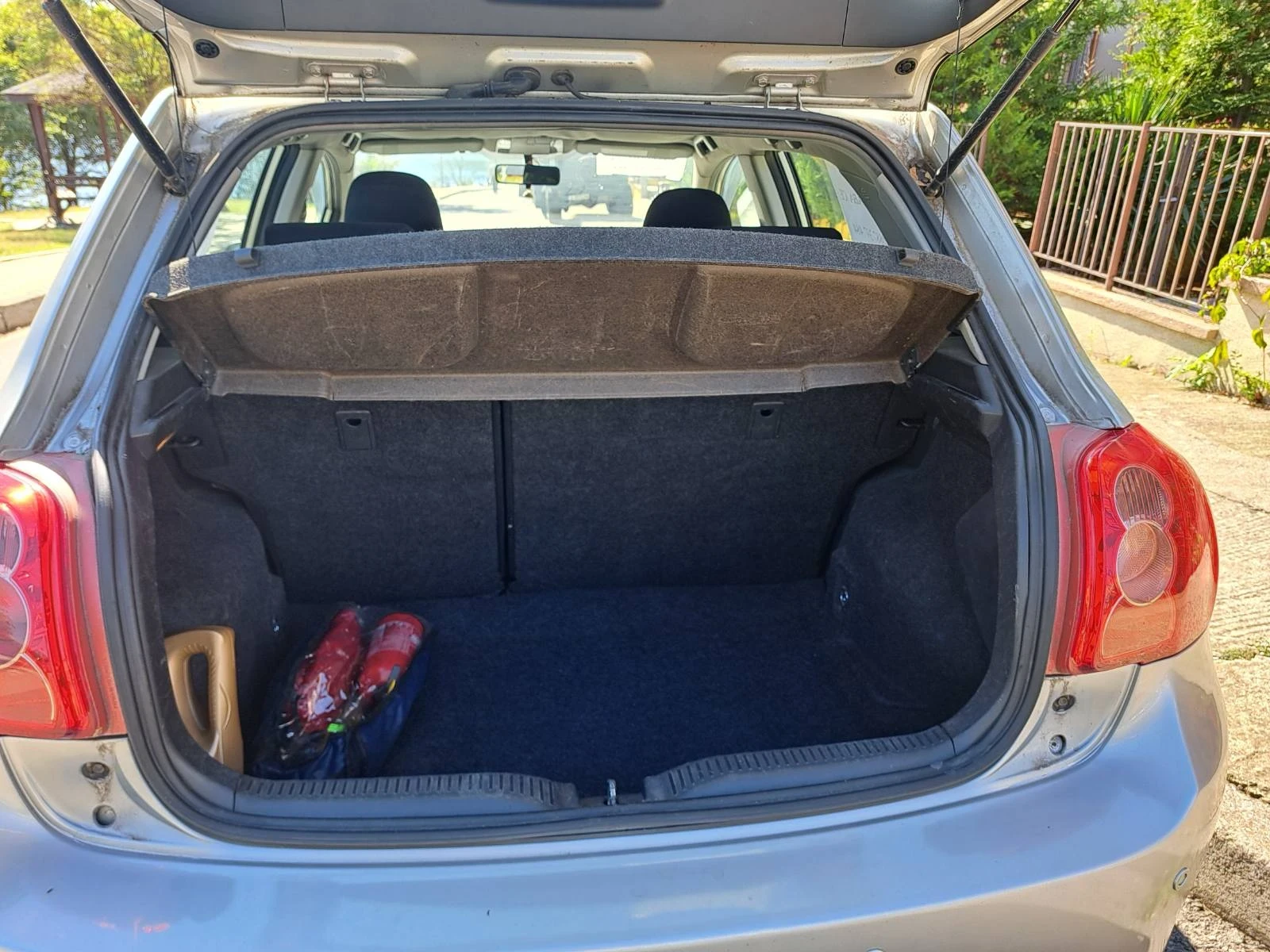 Toyota Auris 1.4 i 16V VVT-i - изображение 9