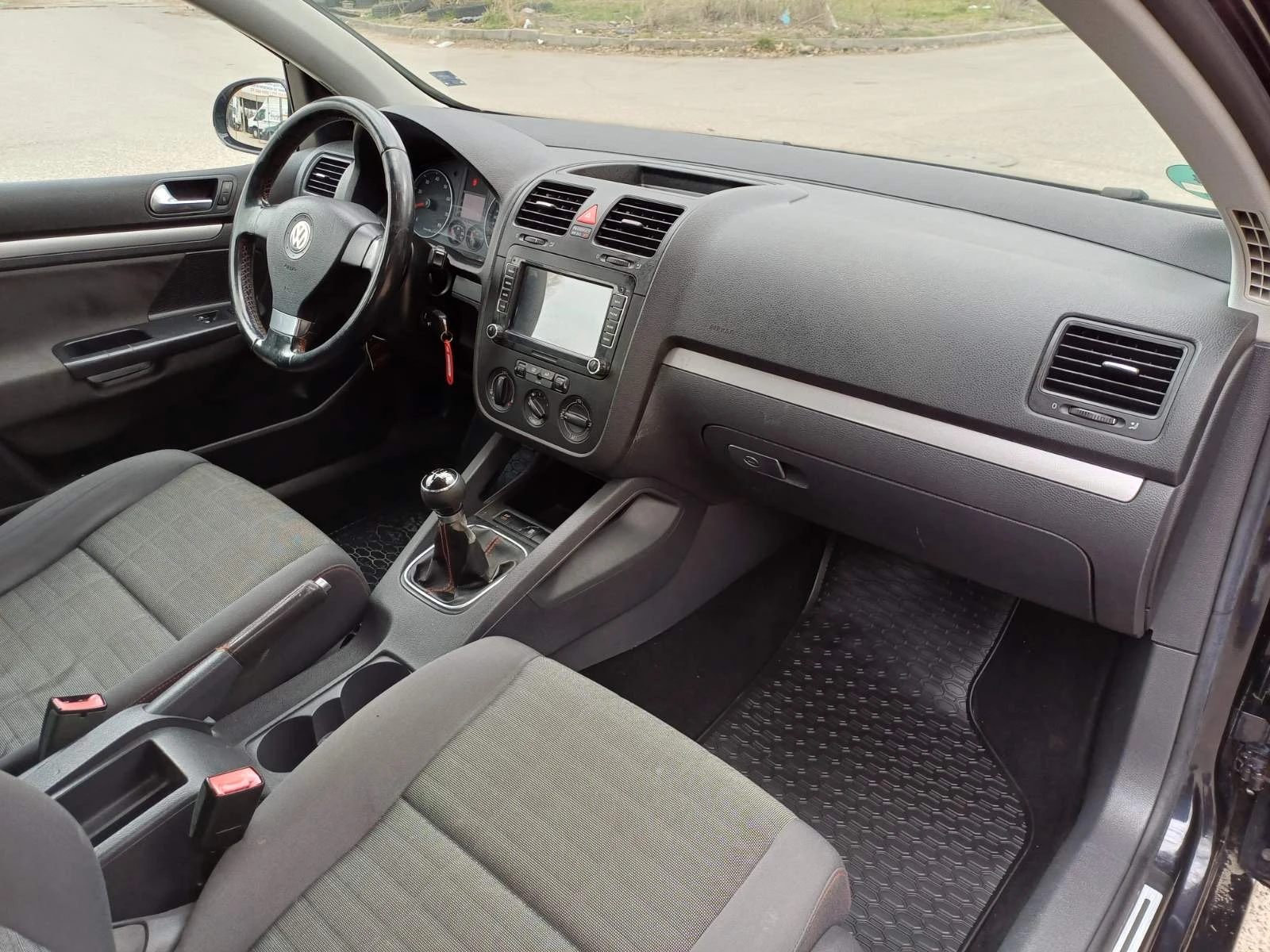 VW Golf 1.6 FSI Goal LPG, снимка 13 - Автомобили и джипове - 53890149