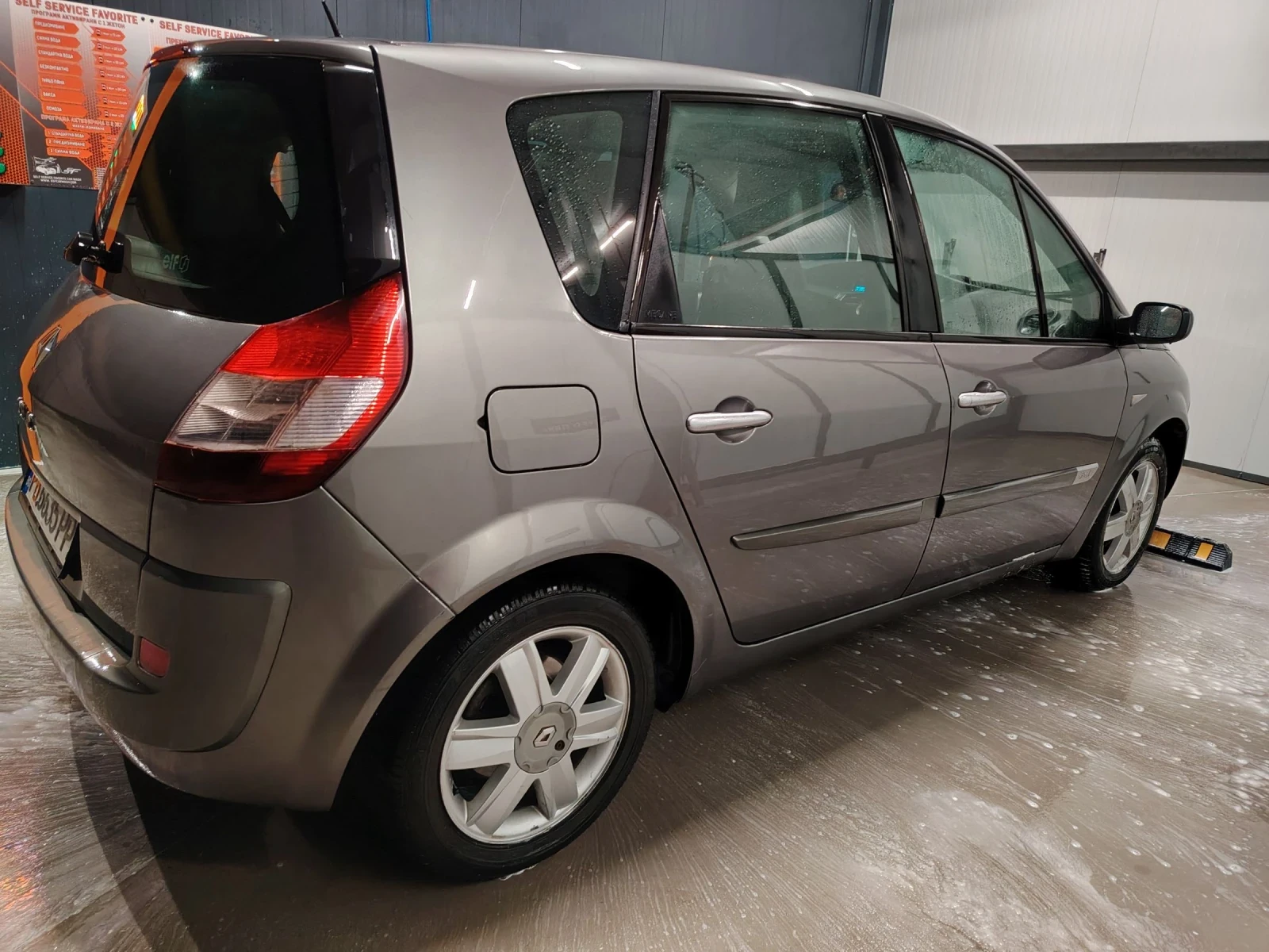 Renault Scenic 1.5 dci 100, снимка 4 - Автомобили и джипове - 54047356