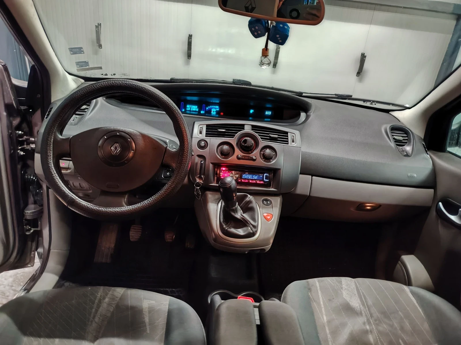 Renault Scenic 1.5 dci 100, снимка 7 - Автомобили и джипове - 54047356