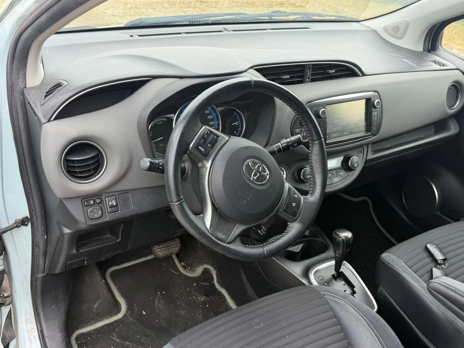 Toyota Yaris 126000км* ПАНОРАМА* КОЖА* LED* NAVI* КАМЕРА, снимка 11 - Автомобили и джипове - 54442771