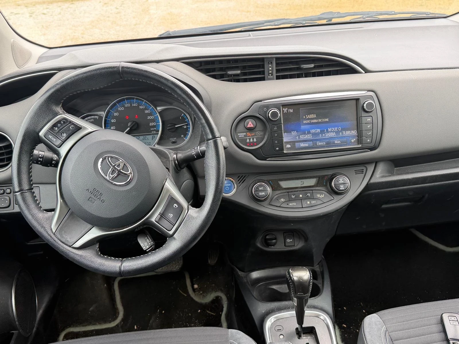 Toyota Yaris 126000км* ПАНОРАМА* КОЖА* LED* NAVI* КАМЕРА, снимка 12 - Автомобили и джипове - 54442771