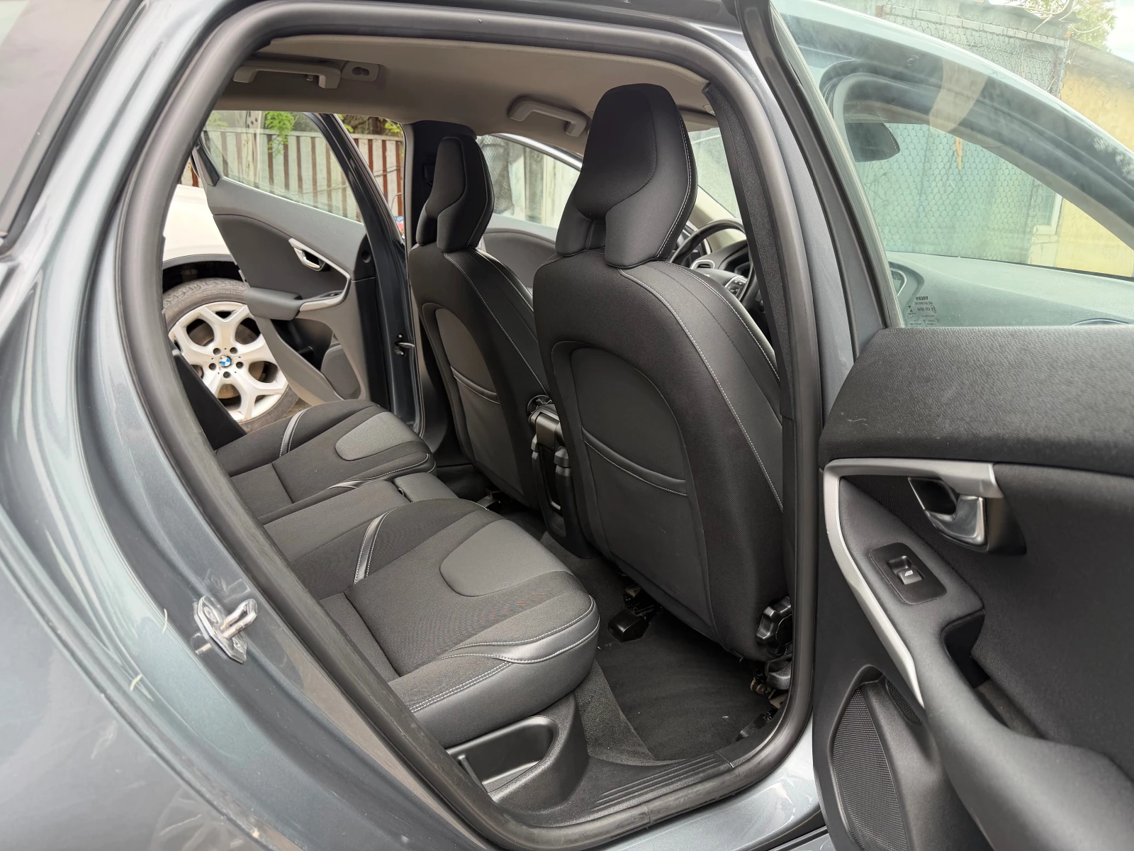 Volvo V40 2.0D4 190HP R-DIZZINE NOVA 2017G EURO6 , снимка 16 - Автомобили и джипове - 54484442