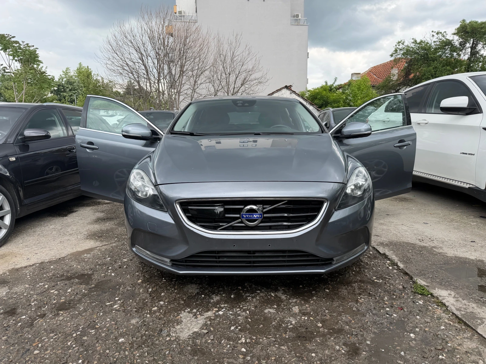 Volvo V40 2.0D4 190HP R-DIZZINE NOVA 2017G EURO6 , снимка 4 - Автомобили и джипове - 54484442