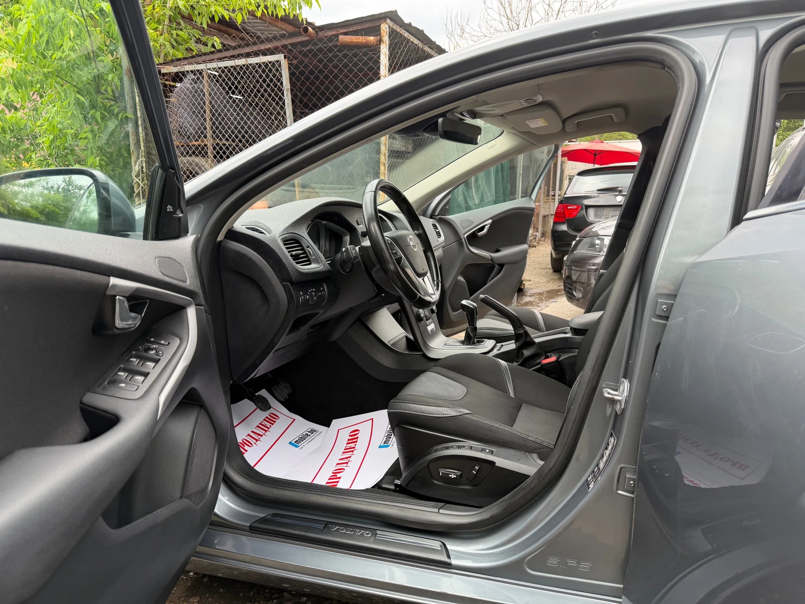 Volvo V40 2.0D4 190HP R-DIZZINE NOVA 2017G EURO6 , снимка 9 - Автомобили и джипове - 54484442