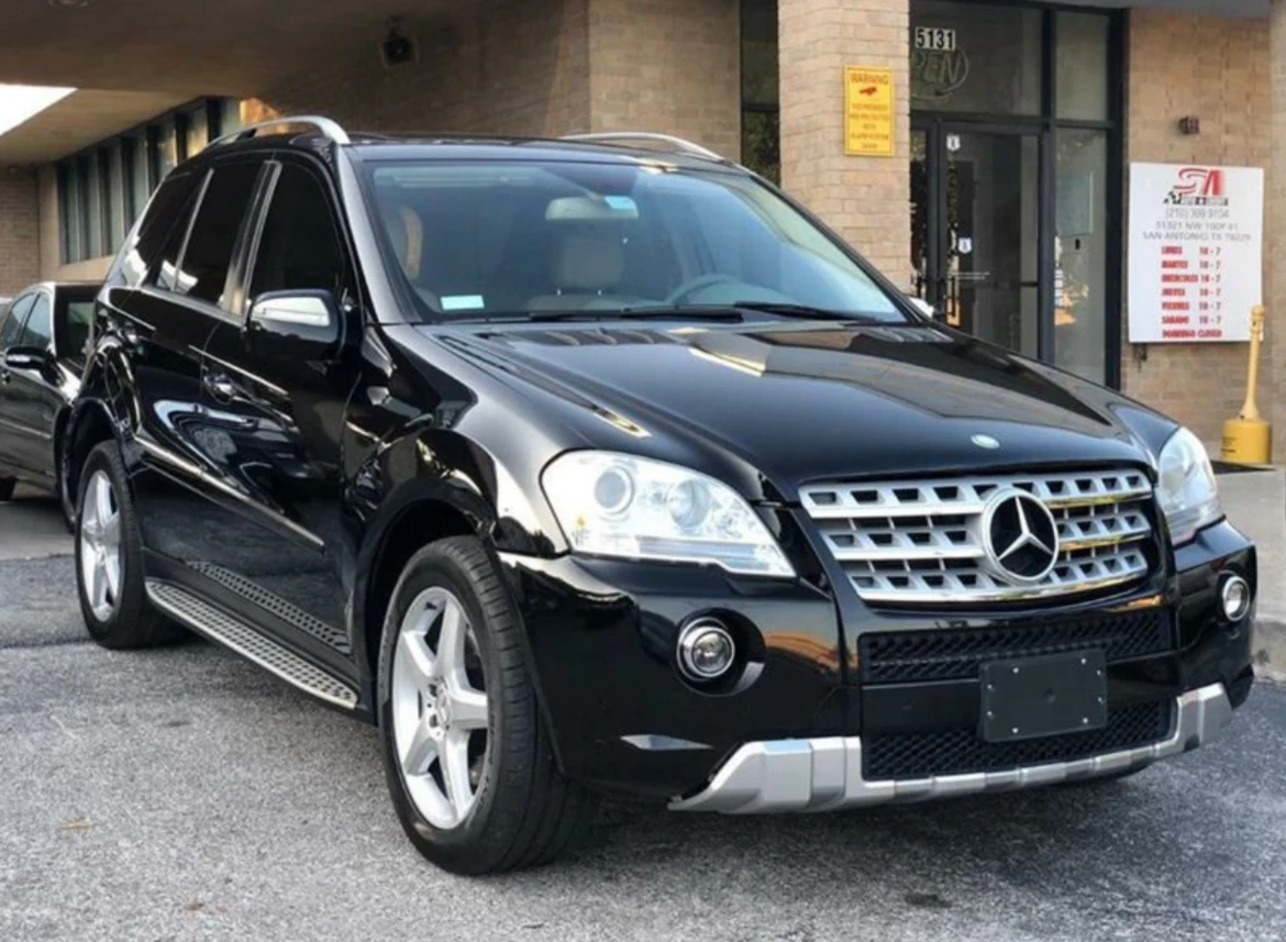 Mercedes-Benz ML 550 AMG* 4MATIC* HK* KEYLESS* 5.5* V8* ГАЗ* CARFAX, снимка 3 - Автомобили и джипове - 54549371
