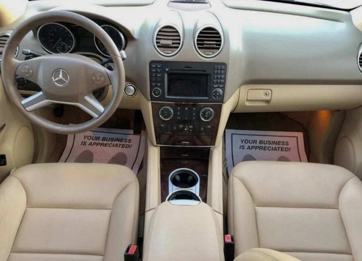 Mercedes-Benz ML 550 AMG* 4MATIC* HK* KEYLESS* 5.5* V8* ГАЗ* CARFAX, снимка 10 - Автомобили и джипове - 54549371