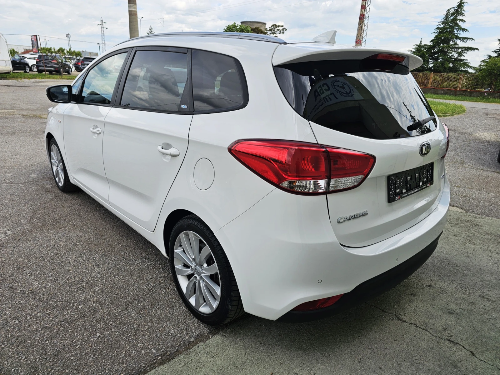 Kia Carens 1.7 CRDI PLATINUM 7-МЕСТНА, снимка 5 - Автомобили и джипове - 54633545