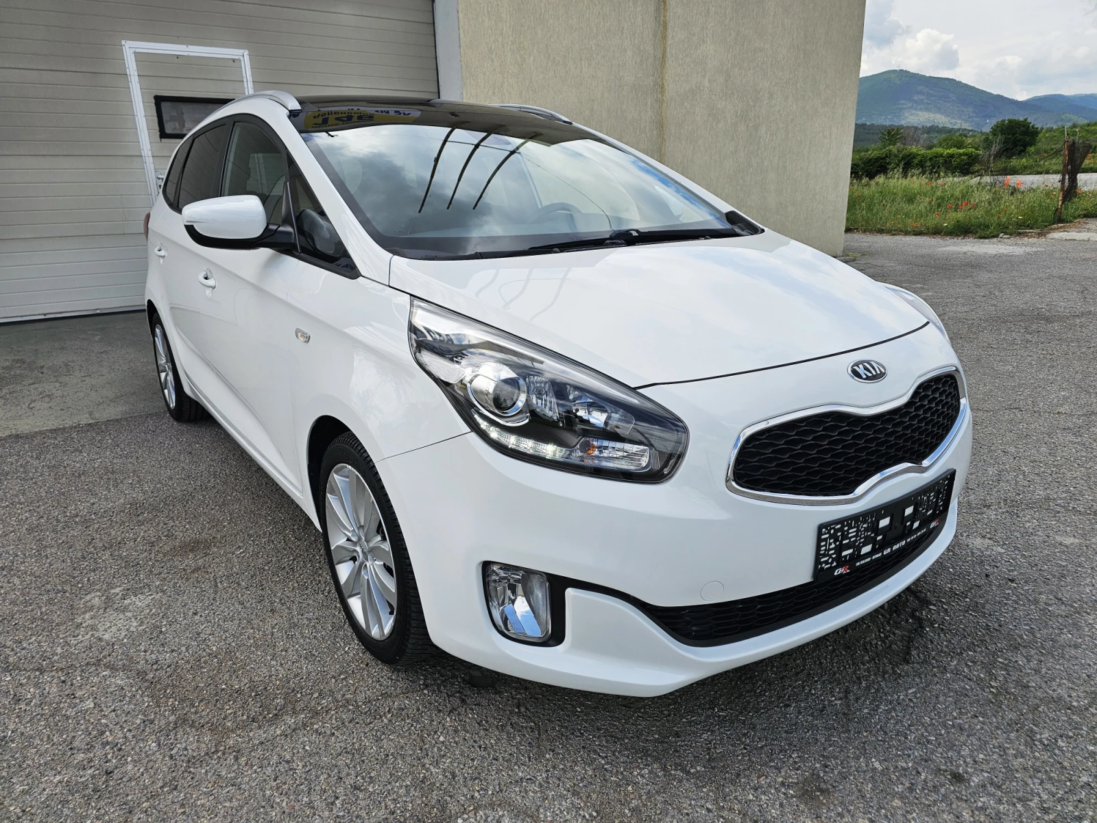 Kia Carens 1.7 CRDI PLATINUM 7-МЕСТНА, снимка 3 - Автомобили и джипове - 54633545