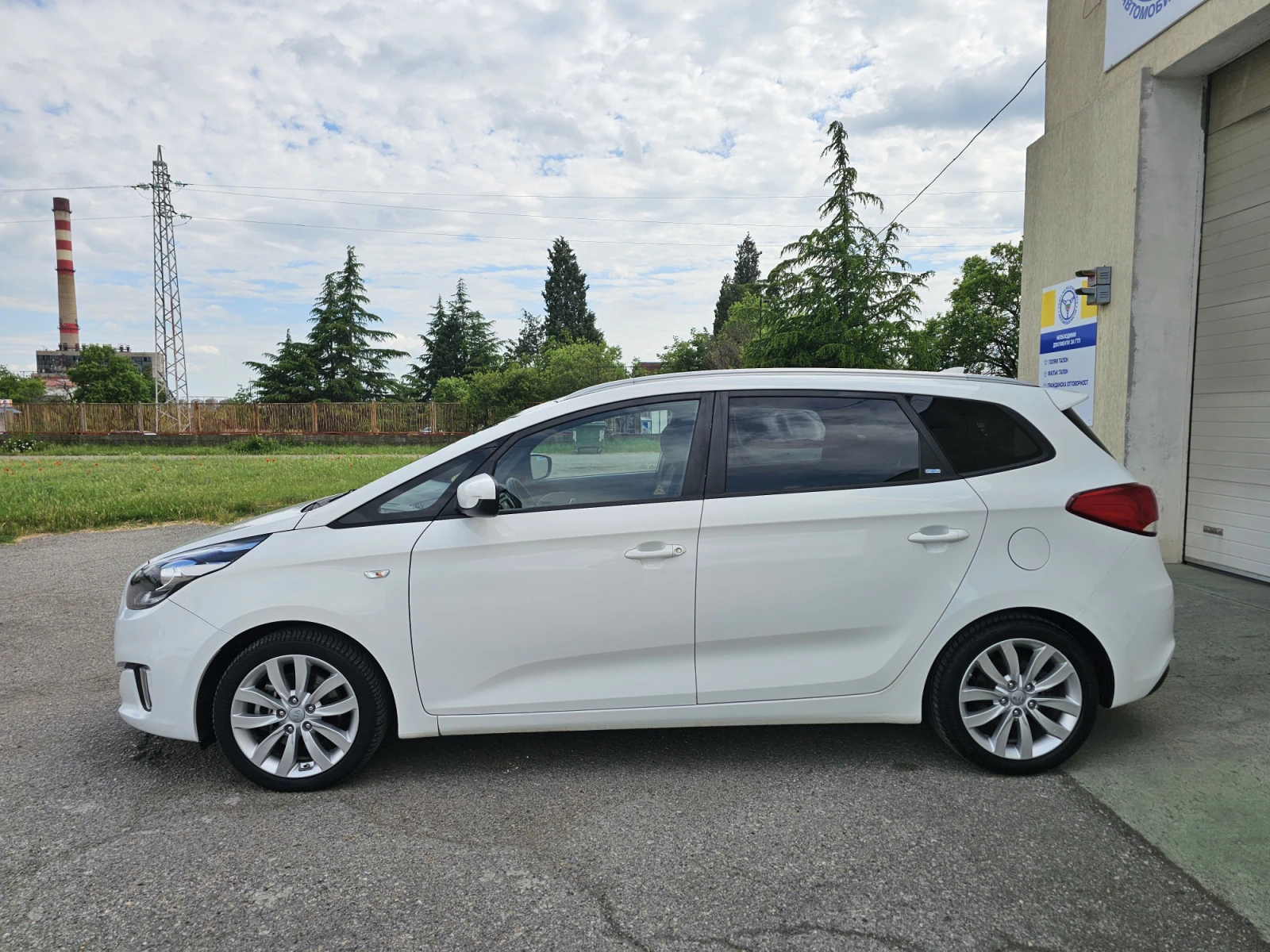 Kia Carens 1.7 CRDI PLATINUM 7-МЕСТНА, снимка 4 - Автомобили и джипове - 54633545