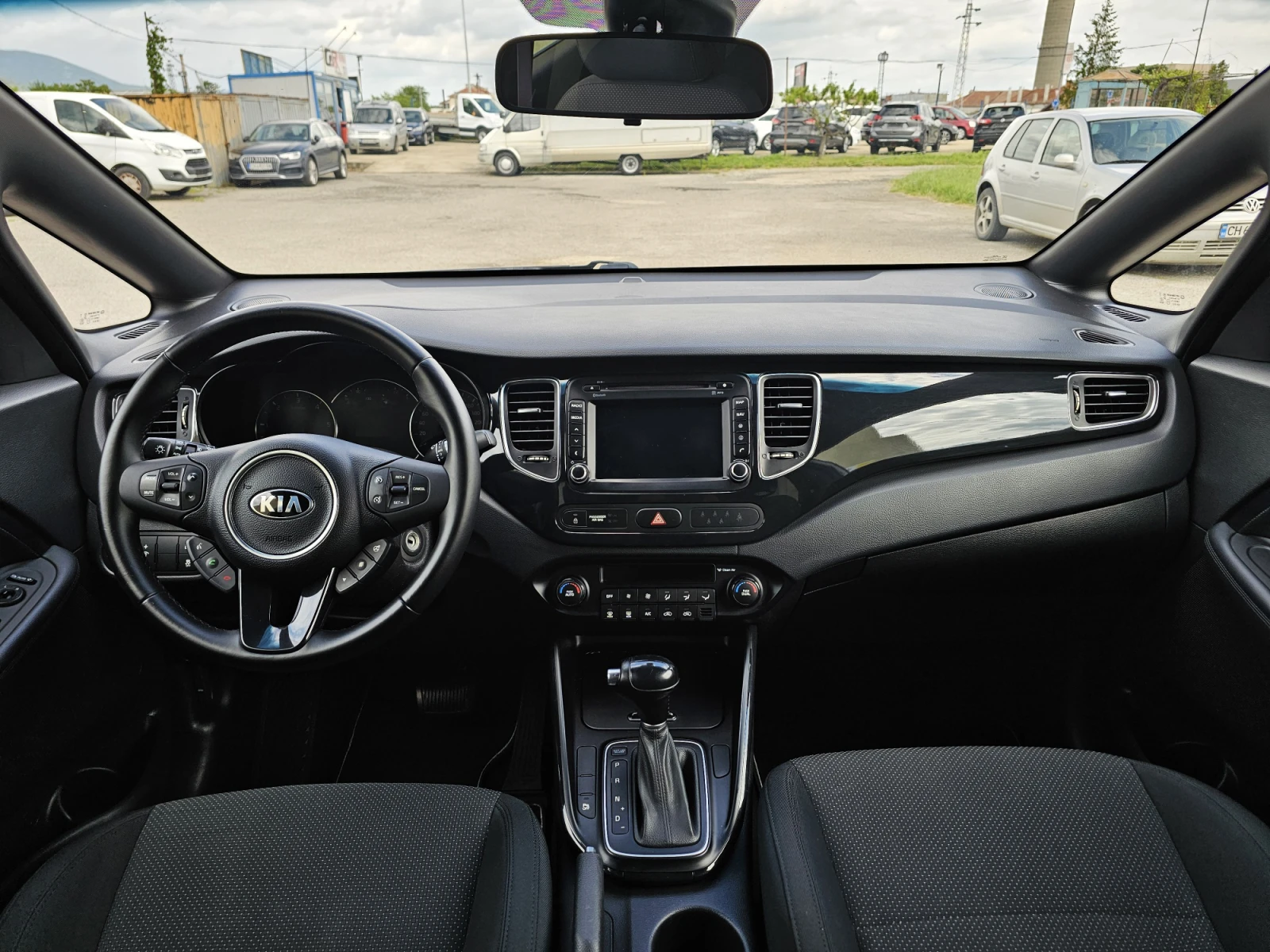 Kia Carens 1.7 CRDI PLATINUM 7-МЕСТНА, снимка 13 - Автомобили и джипове - 54633545