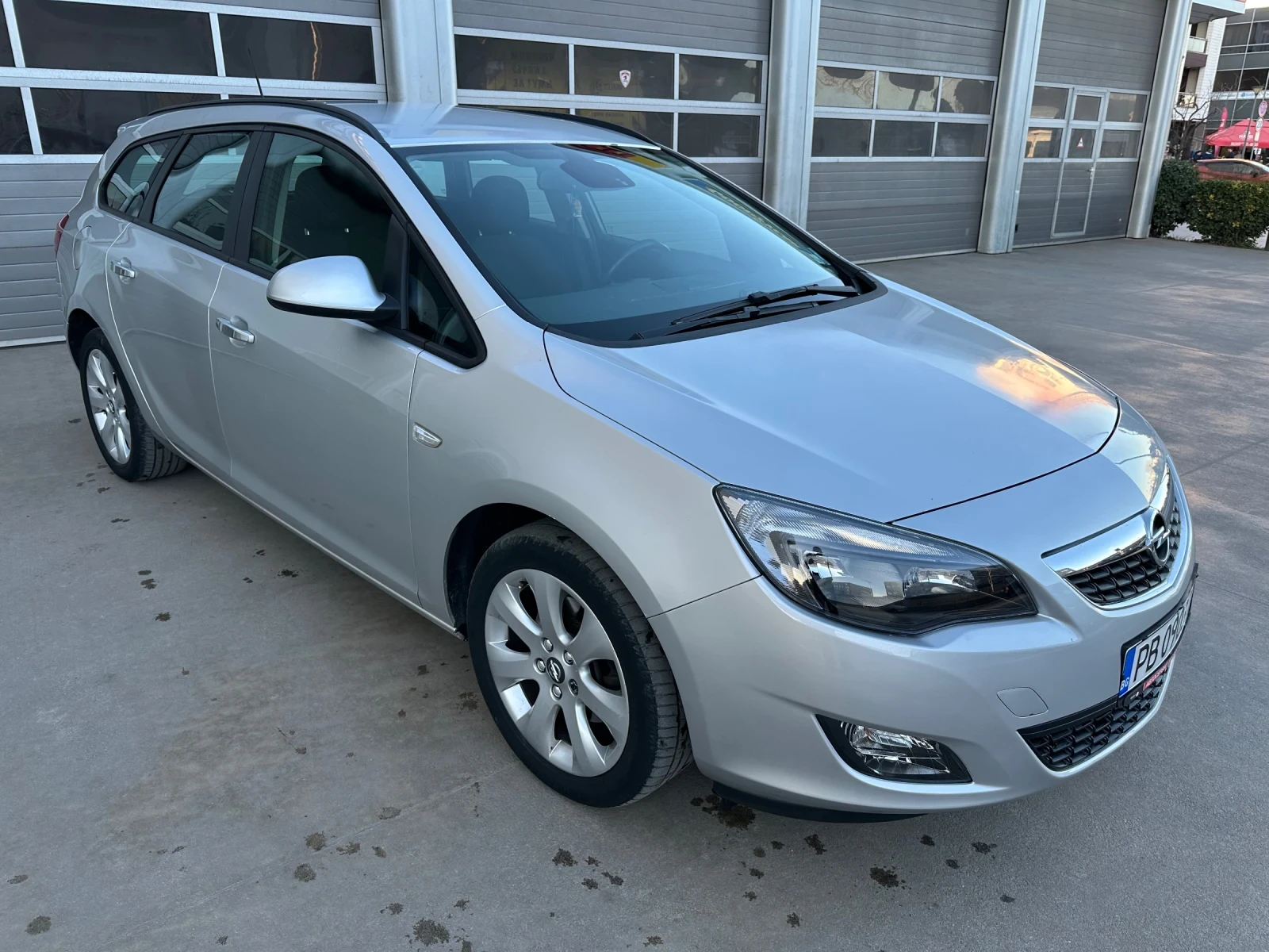 Opel Astra 1.7 CDTI, снимка 3 - Автомобили и джипове - 54642353