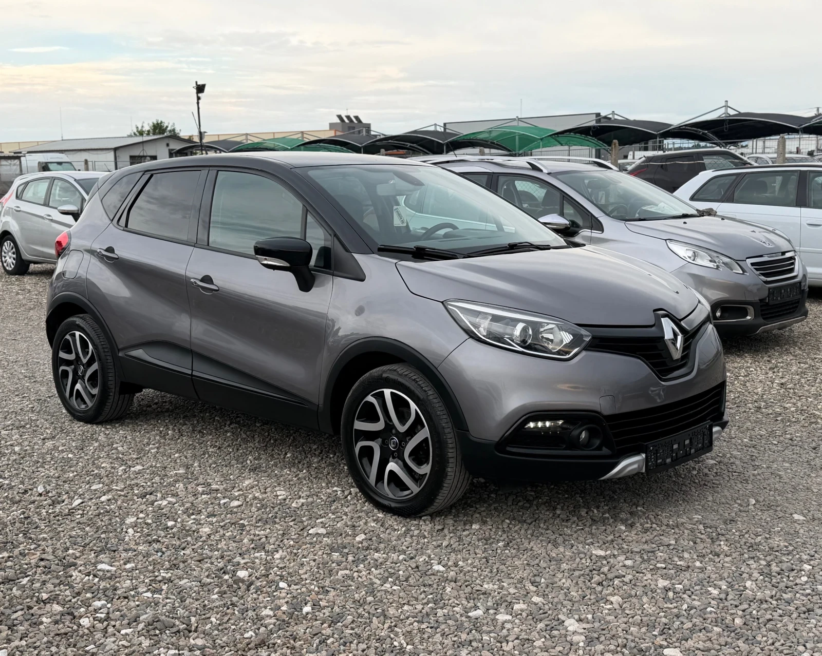 Renault Captur 1.5 DCi R-Link * АВТОМАТ * , снимка 3 - Автомобили и джипове - 54948772