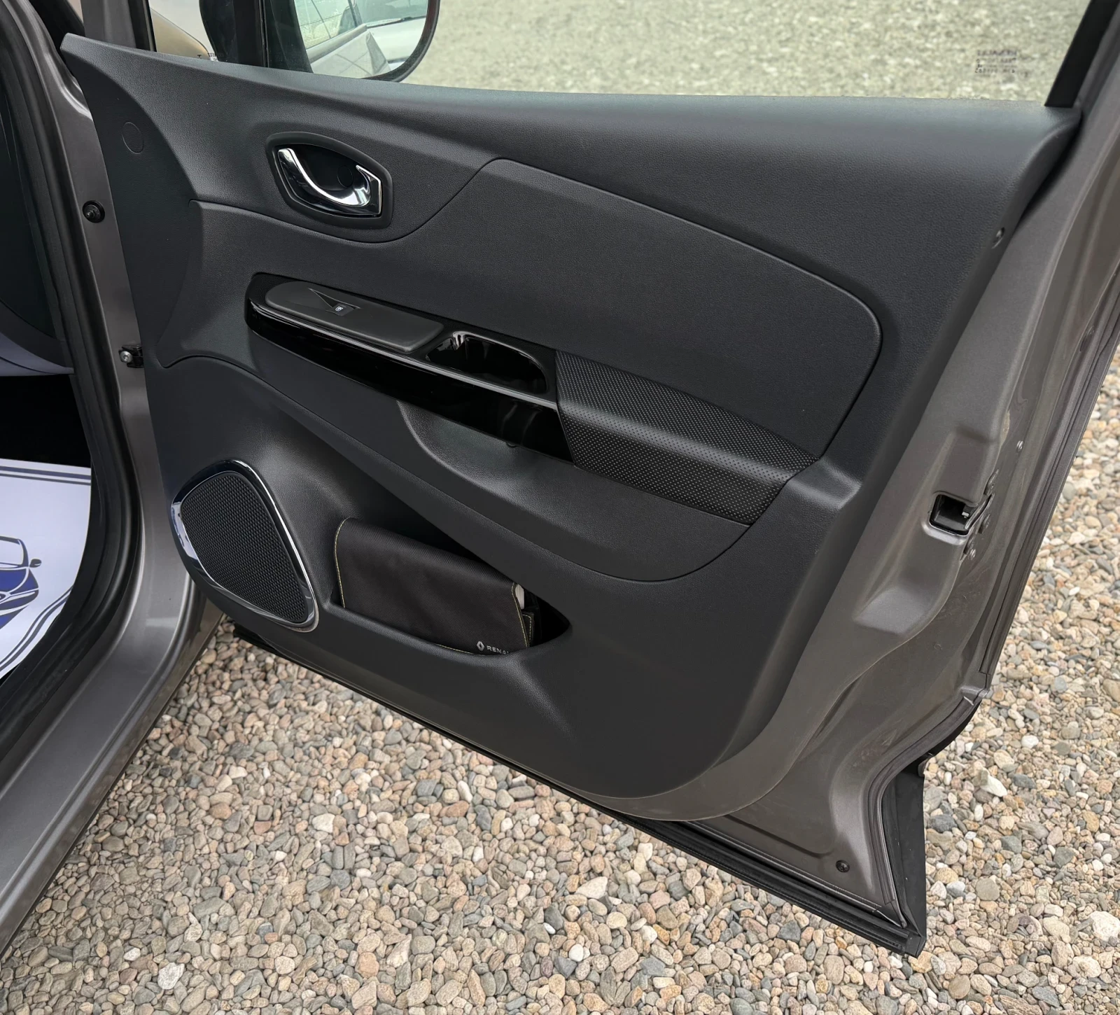 Renault Captur 1.5 DCi R-Link * АВТОМАТ * , снимка 13 - Автомобили и джипове - 54948772
