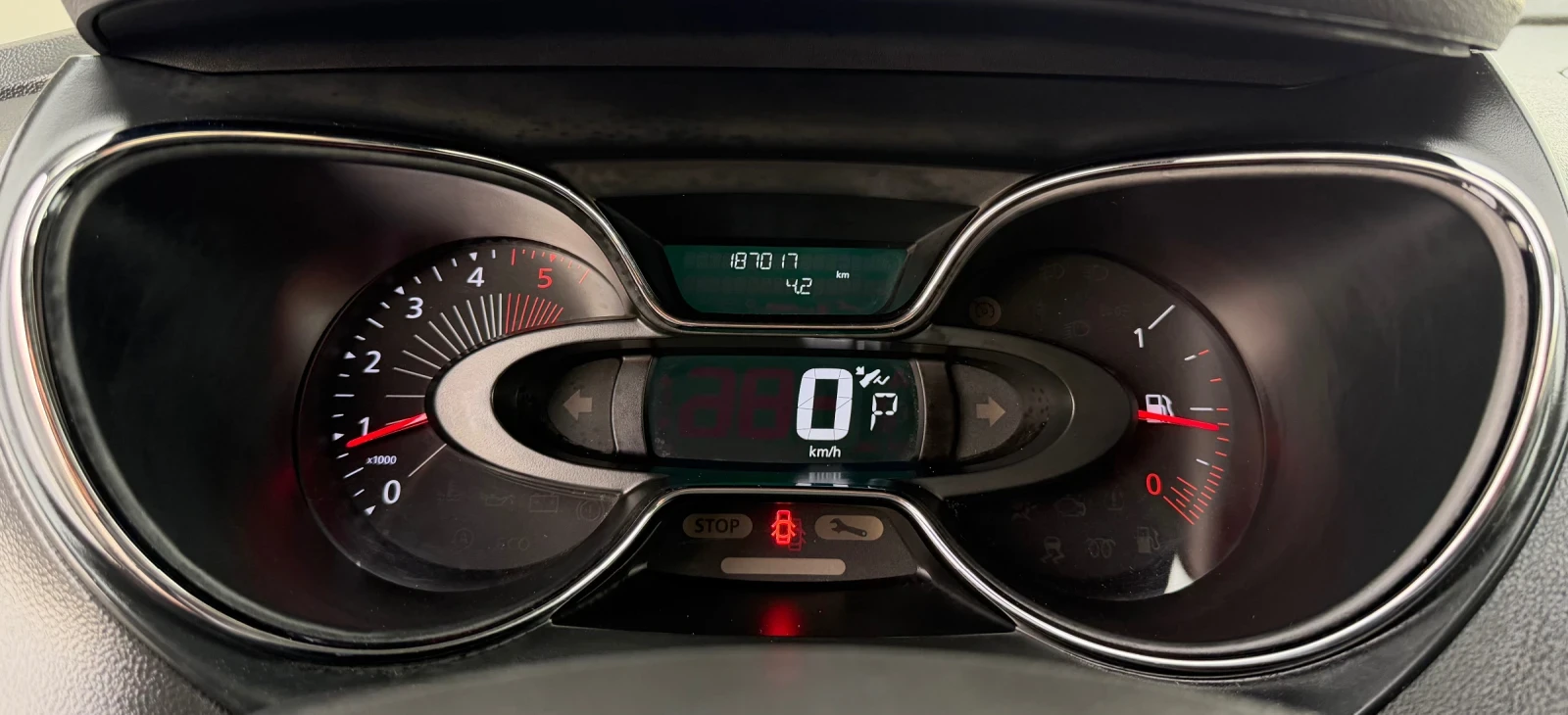 Renault Captur 1.5 DCi R-Link * АВТОМАТ * , снимка 16 - Автомобили и джипове - 54948772