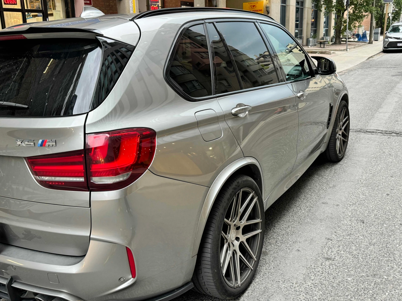 BMW X5M * AWD 4dr * АВТОКРЕДИТ БЕЗ ПЪРВОНАЧАЛНА ВНОСКА* , снимка 13 - Автомобили и джипове - 56091150